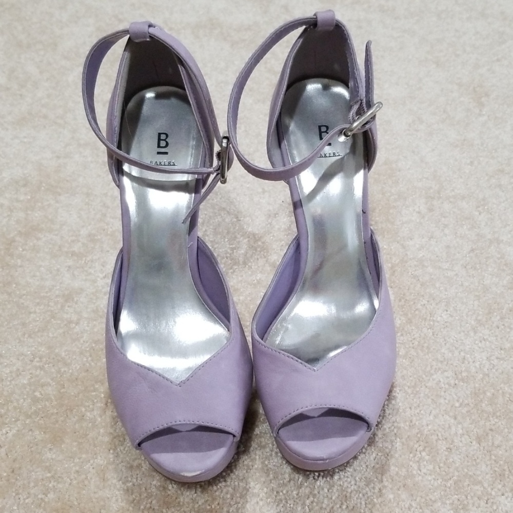 Peep toe pumps